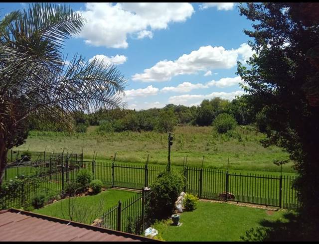 3 BEDROOM TOWNHOUSE FOR SALE IN HENNOPSPARK